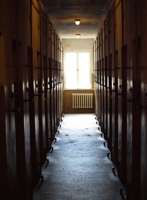 Gedenkstätte Buchenwald: Gang vor den Einzelzellen