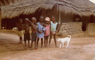 Afrikanische Kinderschar