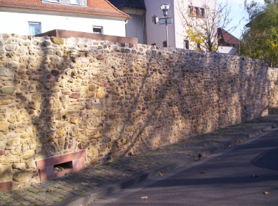 Die Pestmauer von 1666 in Mainz-Kastel
