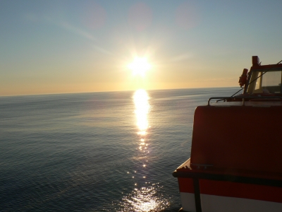 Rettungsboot und Sonnenuntergang