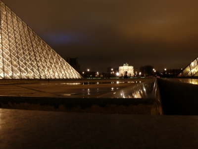 Louvre und kleiner Triumphbogen (nacht)