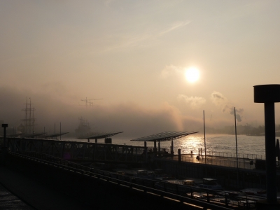 Hamburger Hafen im Nebel1