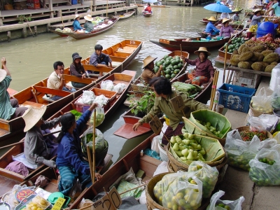 Schwimmender Markt 1