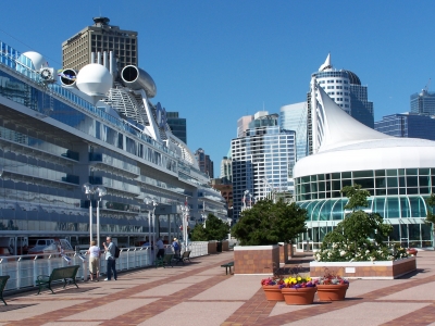 Canada Place Vancouver mit Kreuzfahrtschiff