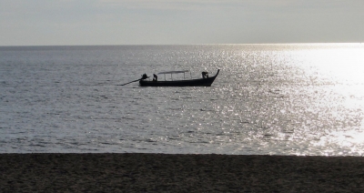 Thailand, Khao Lak, Bang Niang Beach, Sonnenuntergang mit Boot