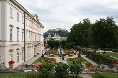 Mirabellgarten mit Blick auf die Burg Hohen-Salzburg