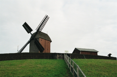 Windmühle mit Nebengebäude