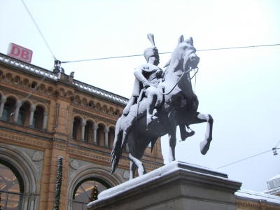 Ernst-August-Statue im Winter