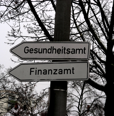 zum Gesundheitsamt und Finanzamt in Erlangen