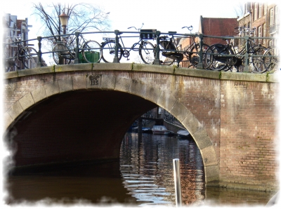 Grachtenbrücke in Amsterdam