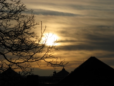 Sonnenaufgang über den Dächern von Bansin