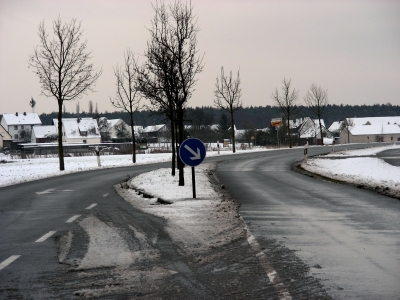 winterliche Strasse von Heßdorf nach Untermembach