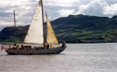 "Segelboot in den Highlands"