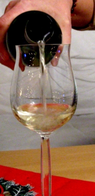 2009, Weinglas, Pessimist, pessimistisch, das Glas ist halbleer