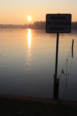 Betreten der Eisfläche verboten!