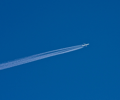 Flugzeug am Himmel