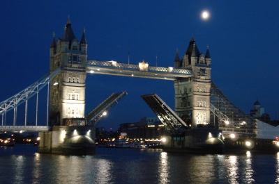 Tower Bridge London - geöffnet