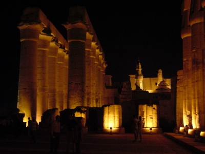 Luxor bei Nacht 8