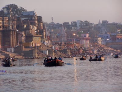 Am Ganges im Morgengrauen