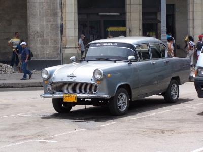 alter Opel in Havanna