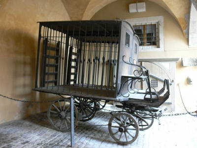 Polizeiwagen im Mittelalter