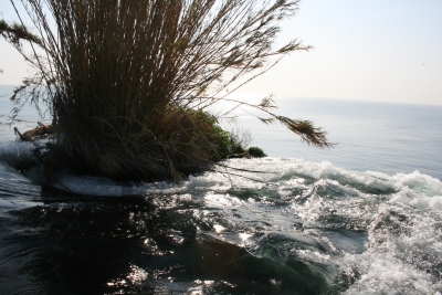 Sturzbach ins Meer bei Alanja