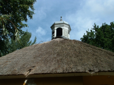 Schilfdach eines Schlosspavillons