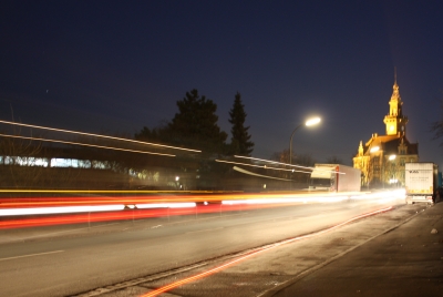 Hafenamt bei Nacht