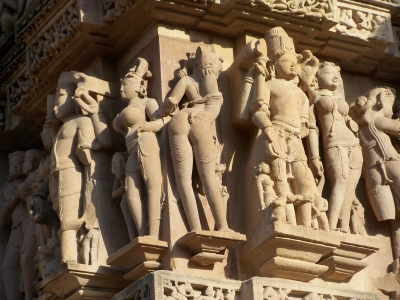 Figuren am Khajuraho-Tempel Indien