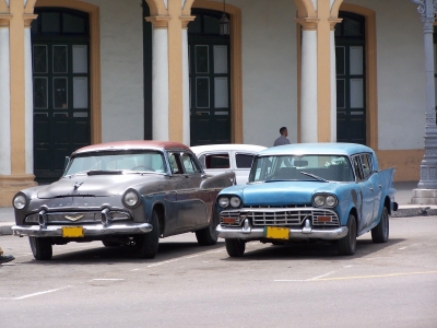 2 Oldtimer in Kuba