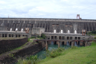 Staudamm Itaipu in Brasilien