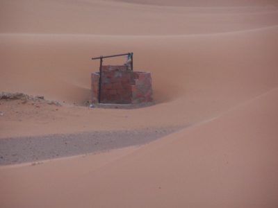 Brunnen im Wüstensturm