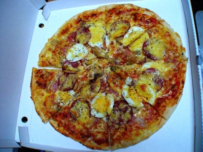 Pizza mit Ei ... auchnichtschlecht :)