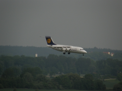 Avro RJ85  im Landeanflug