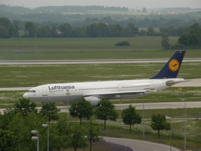 Airbus A300 - 600 beim Einrollen auf die Startbahn