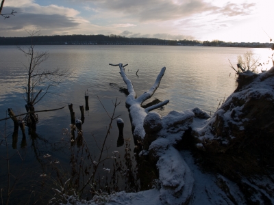 Schnee am See