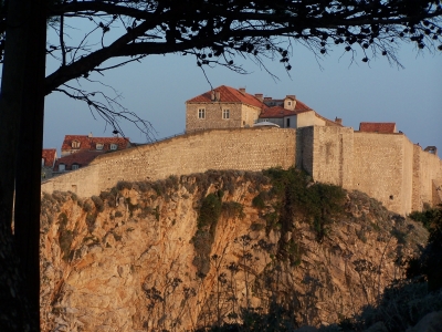 Blick über die Stadtmauer von Dubrovnik