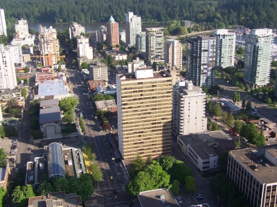 Vancouver: Robson Street mit Stanley Park