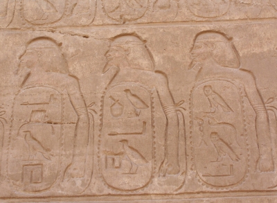 Luxor-Tempel (Ägypten): Gefangene