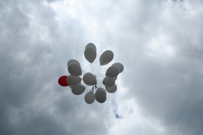 Ballone am Wolken-Himmel