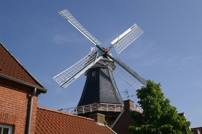Windmühle über den Dächern