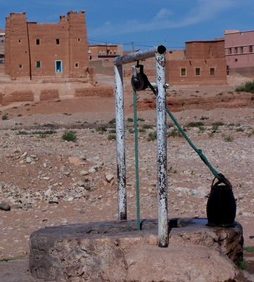 Brunnen in der Wüstenstadt (Marokko)