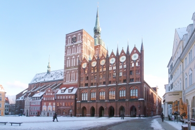 Stralsunder Rathaus mit Nikolaikirche