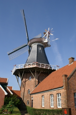 Windmühle vor dem Haus