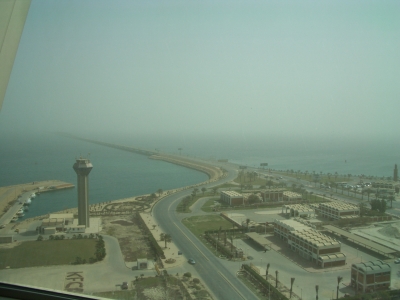 Auf dem Damm von Bahrain nach Saudi Arabien