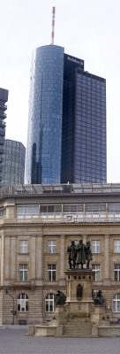 Hochhaus aus 2 Photos (XXL 1700 *5000)