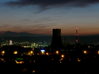 Atomkraftwerk Mülheim-Kärlich bei Nacht