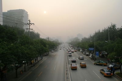 Smog über Peking oder die Sonne sieht man noch