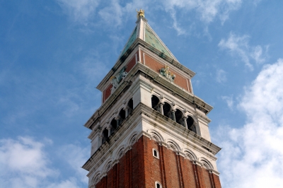 Venedig : Piazza San Marco: der 99 m hohe Campanile