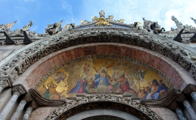 Venedig : Der Mittelbogen der Basilica di San Marco